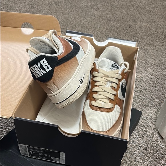 Nike Brown and White Sneakers Versatile Low-Top Design slightly worn - Picture 4 of 6